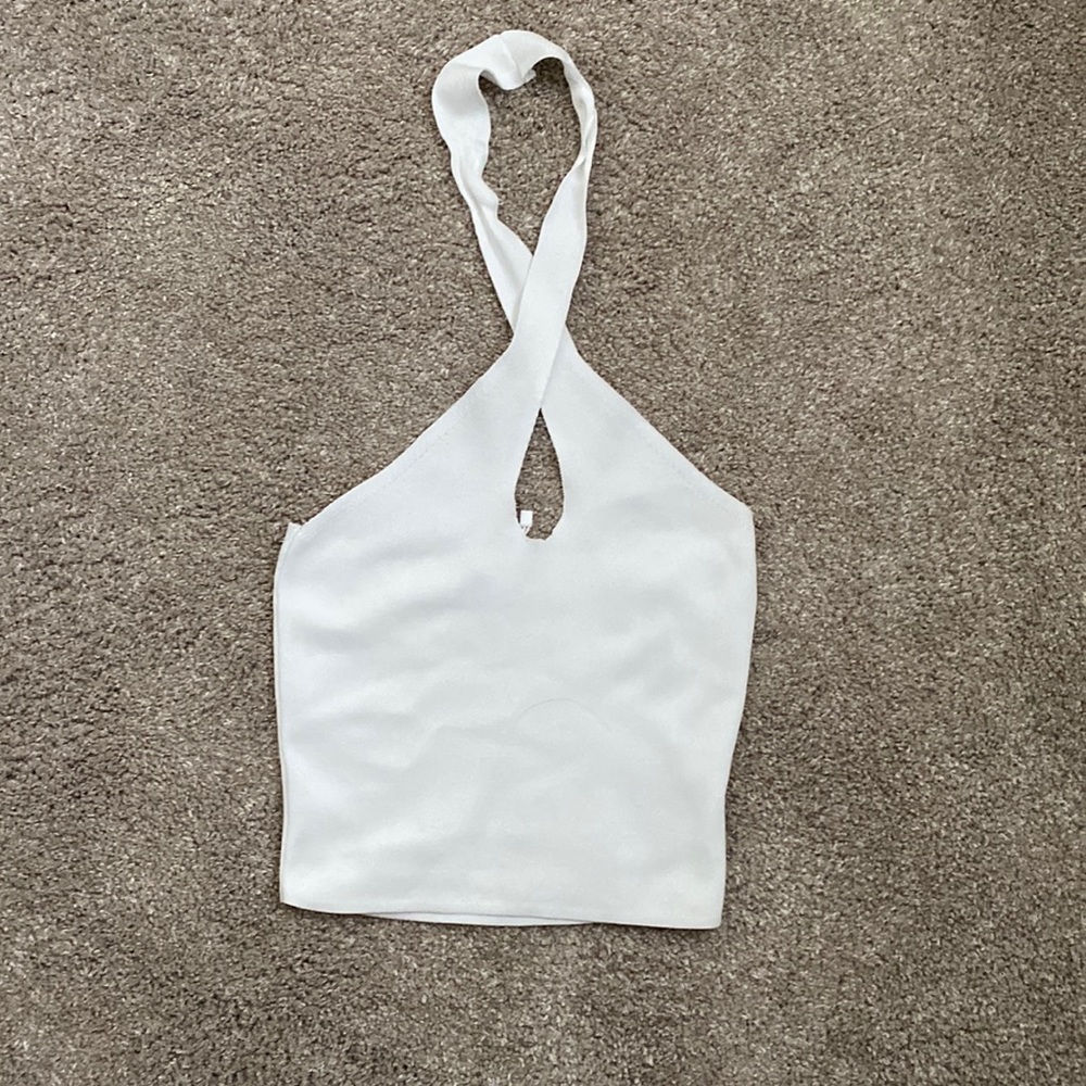 White sleeveless tank top